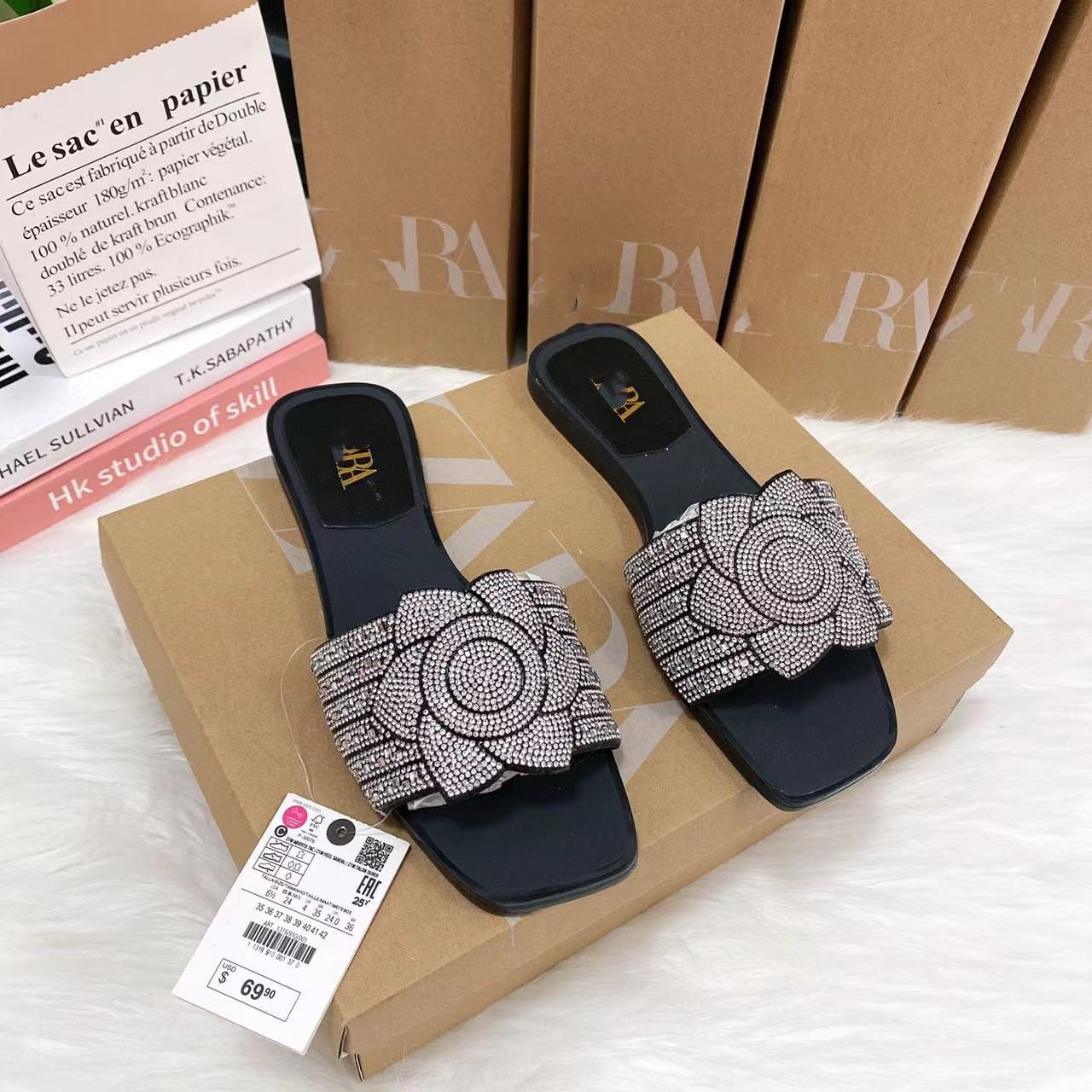 O1CN01U9V0lc1WeP784PhSA_!!2208485122813-0-cib fashionable outdoor versatile one-line women's shoes - Image 1
