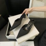 Large size women's shoes