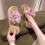 Small new fairy style wedge heel flip flops women summer fashion straw flower thick bottom pastoral holiday beach shoes - Image 3