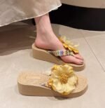 Small new fairy style wedge heel flip flops women summer fashion straw flower thick bottom pastoral holiday beach shoes - Image 2