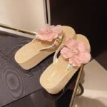Small new fairy style wedge heel flip flops women summer fashion straw flower thick bottom pastoral holiday beach shoes - Image 6