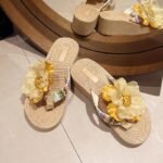 Small new fairy style wedge heel flip flops women summer fashion straw flower thick bottom pastoral holiday beach shoes - Image 5