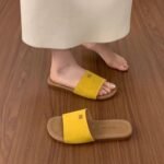 Gentle small fragrance style flat bottom open toe flip flops for women