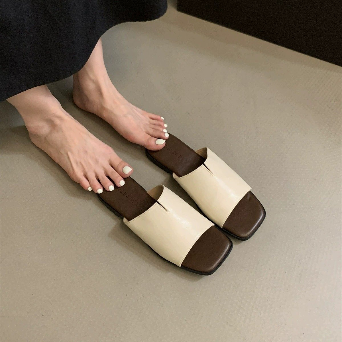 imgi_16_O1CN01mIjoeb1cUDxuJa3Jo_!!2211080533603-0-cib.jpg_ square head office soft flat bottom beach sandals for pregnant women - Image 1