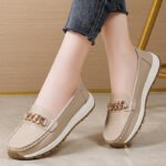 Soft-Soled Mother's Loafers Round-Toe Slip-On Shoes for Women - Image 4