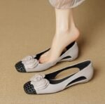 French commuter camellia side hollow thick heel closed toe Roman sandals for women - Image 3