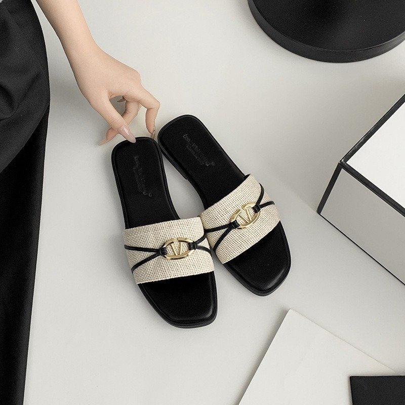 O1CN017FkBZJ1rlpW504H44_!!3952445672-0-cib Women's Summer Slippers Fashionable All-match 2025 New French Flat Beach Lazy Slippers for Women - Image 1