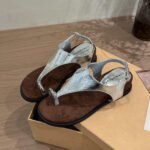 French-style niche design, elegant platform sandals for women, 2026 summer new style, wedge heel, metal buckle, toe-covering Roman sandals - Image 8