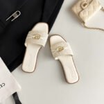 Women's Summer Slippers Fashionable All-match 2025 New French Flat Beach Lazy Slippers for Women - Image 7