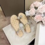 Small Diamond Low-Heeled Thong-Toe Sandals for Women 2026 - Image 7