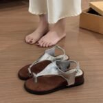 French-style niche design, elegant platform sandals for women, 2026 summer new style, wedge heel, metal buckle, toe-covering Roman sandals - Image 3
