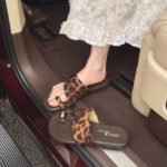 Simple metal buckle slip-on toe sandals for women, 2026 summer new arrival, fairy-style fashionable beach sandals. - Image 4