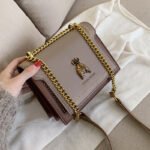 2026 Women's Crossbody Bag with Retro Bee Design, Suitable for Commuters, Small Square Shoulder Bag/Handbag.