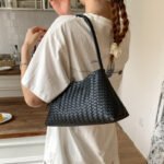 Fashion Woven Underarm Bag for Women, New Versatile Shoulder Handbag, Large Capacity Commuter Bag, Retro Style Bucket Bag - Image 10